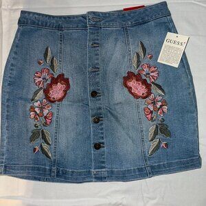 Guess Women's mini skirt, size medium